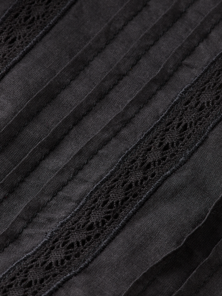 Maxi dress with pleated lace details