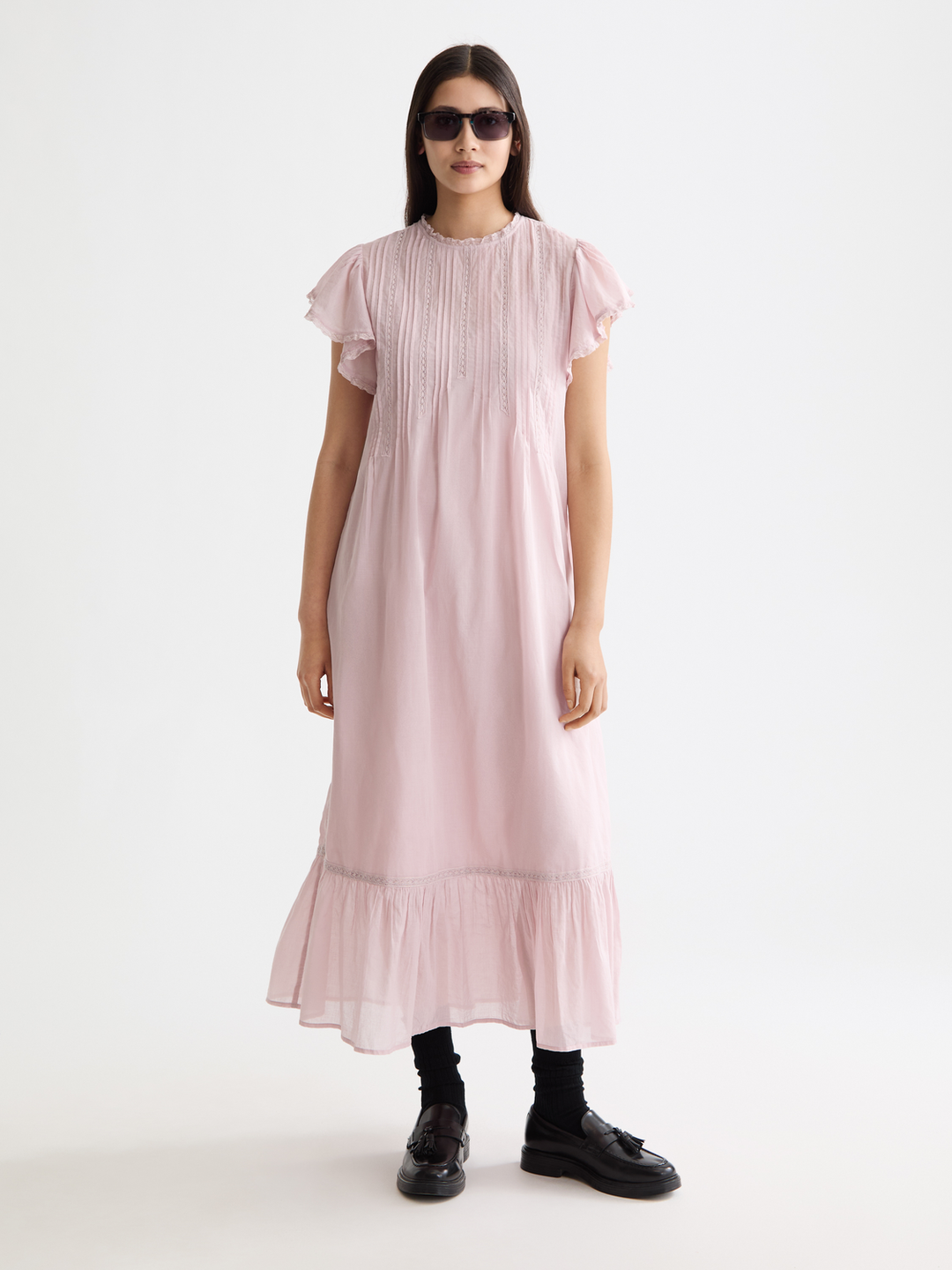Maxi dress with pleated lace details