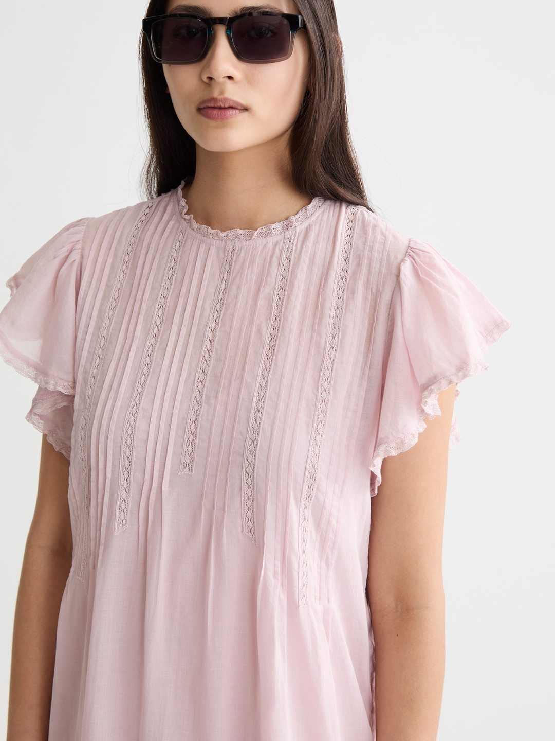 Maxi dress with pleated lace details