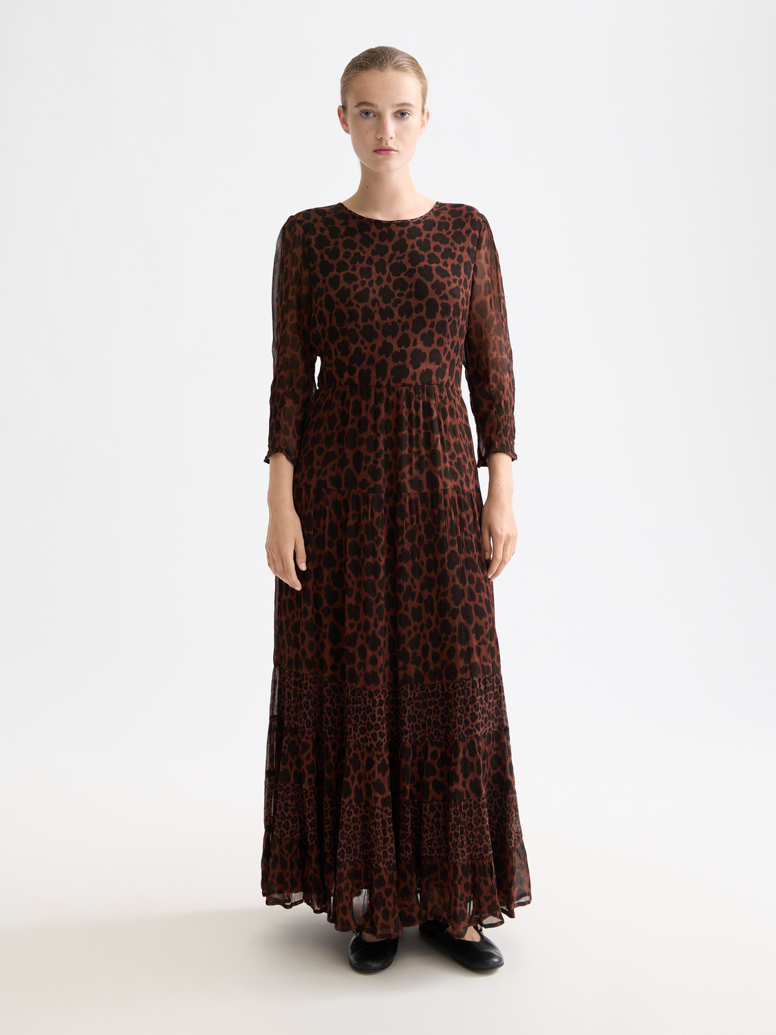 Maxi dress with panels and tied back