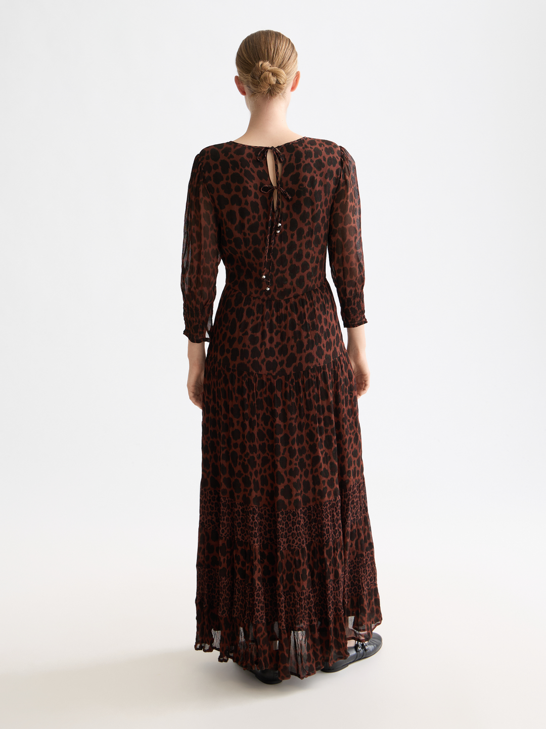 Maxi dress with panels and tied back