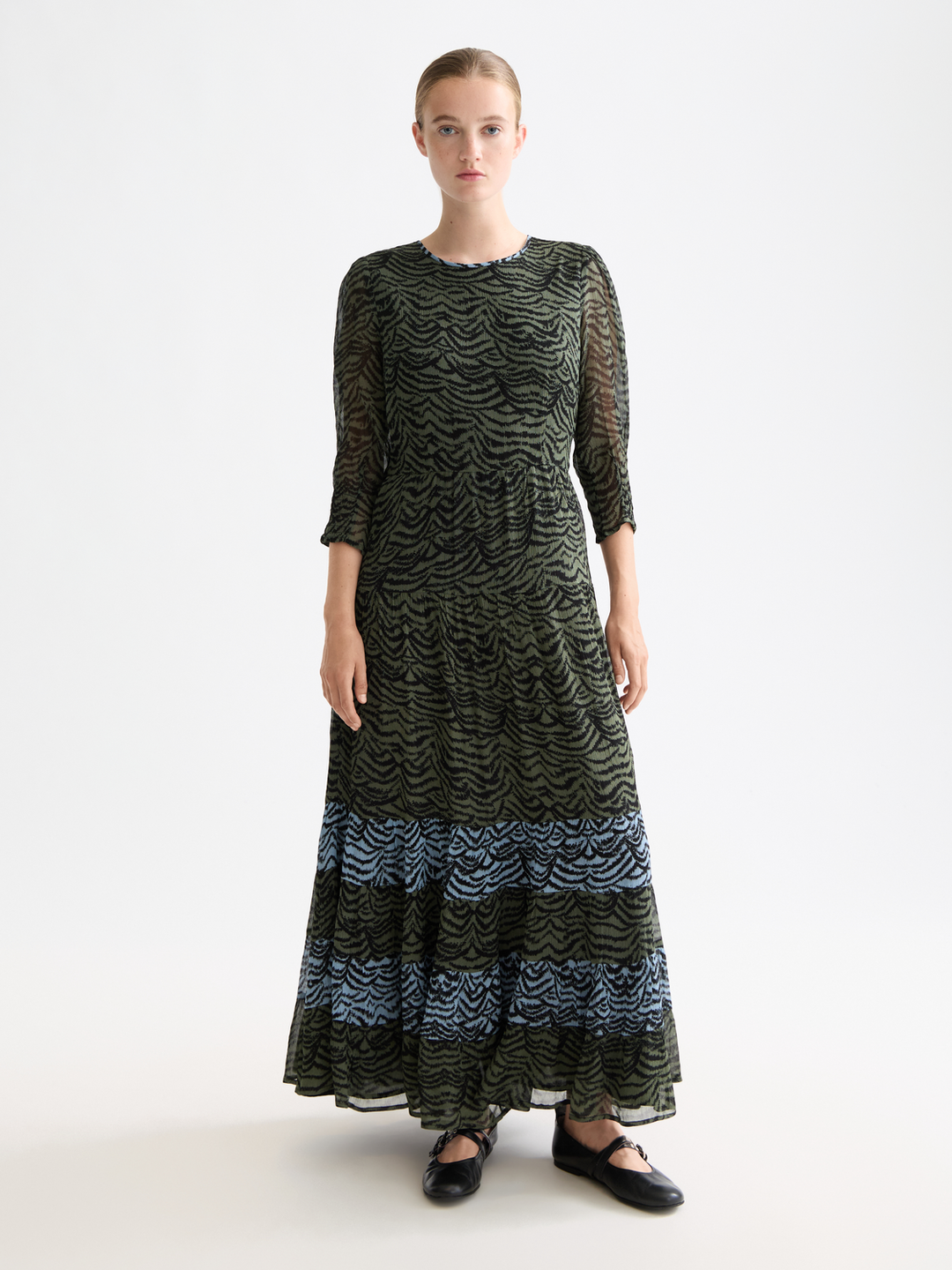 Maxi dress with panels and tied back