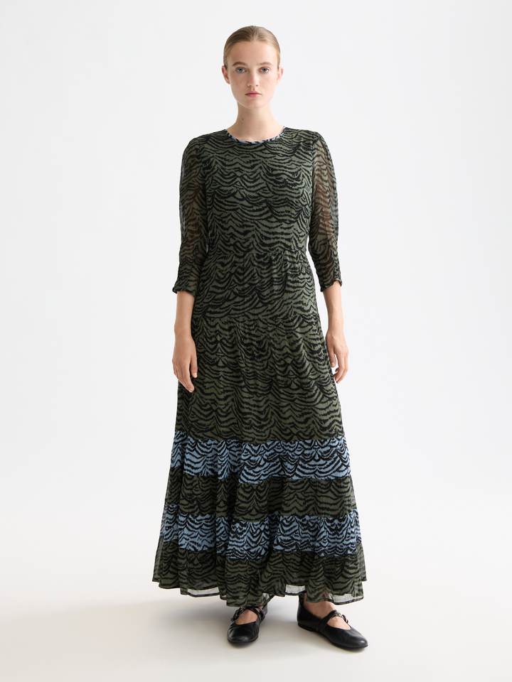 Maxi dress with panels and tied back