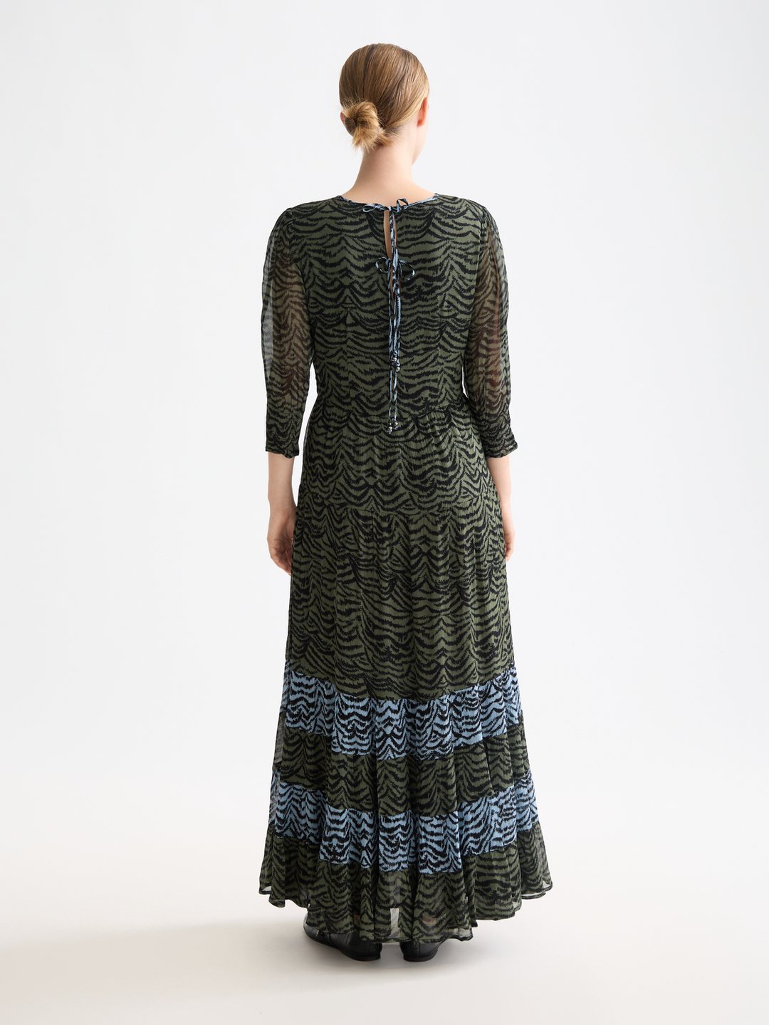 Maxi dress with panels and tied back