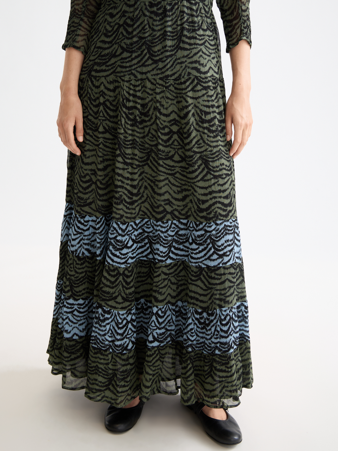 Maxi dress with panels and tied back
