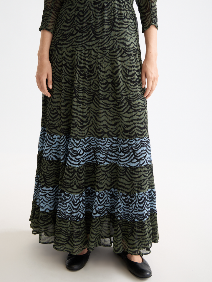 Maxi dress with panels and tied back