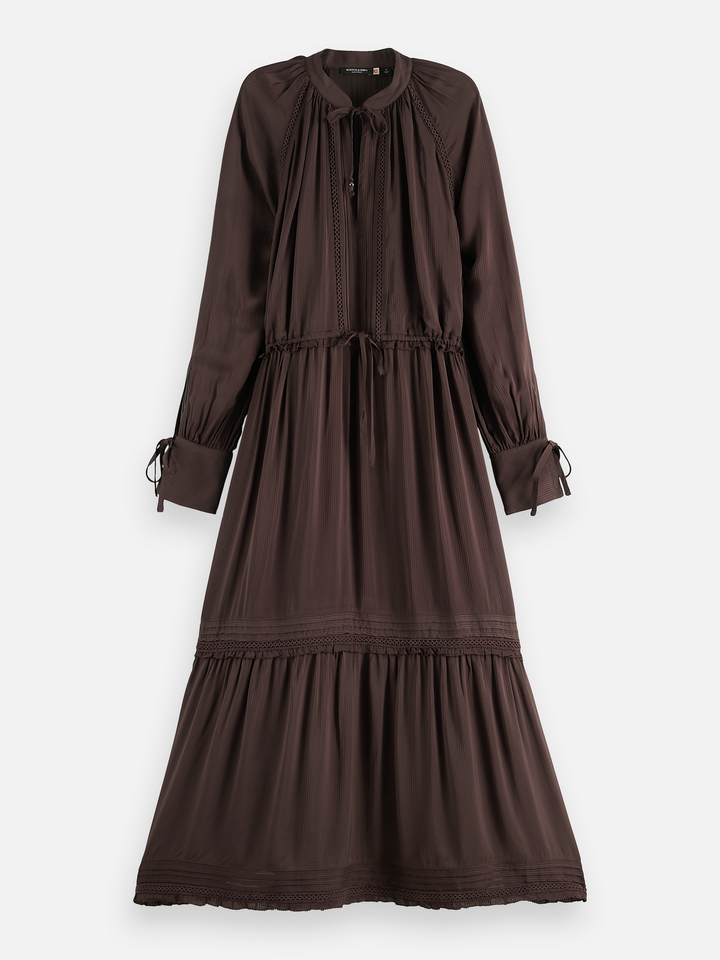 Maxi dress with lace details