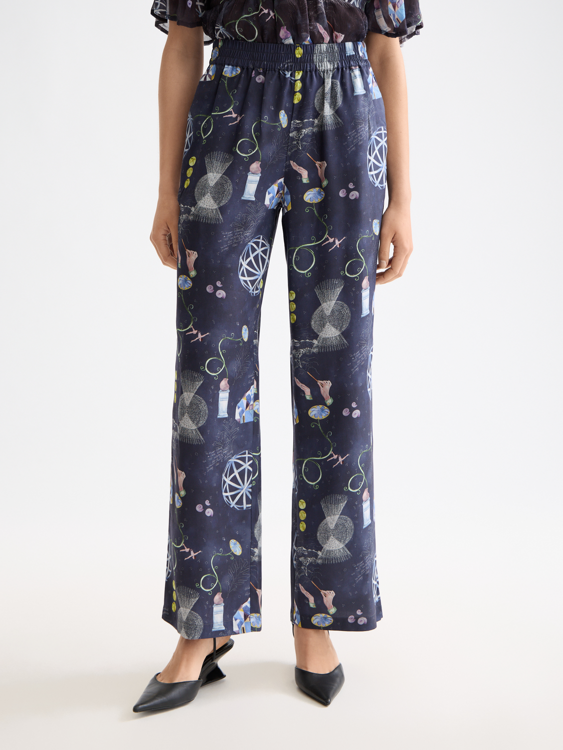 Gia Mid rise wide leg elasticated trousers in block print