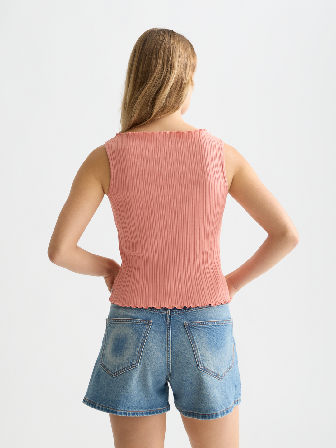 Structured rib tank