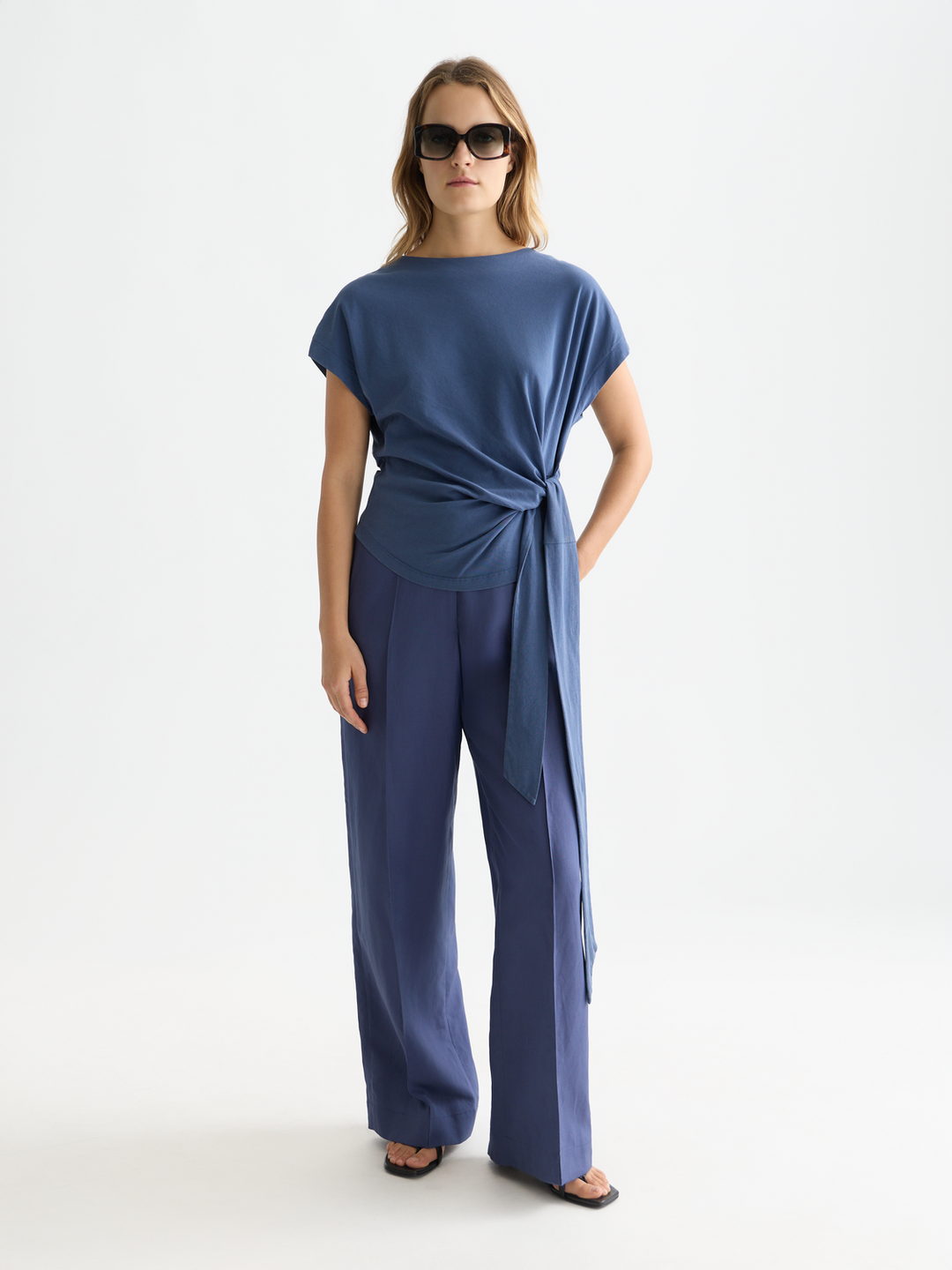 Knotted slash neck T-shirt