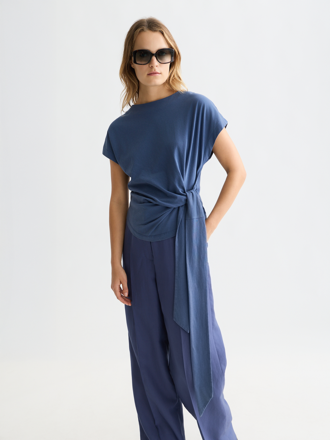 Knotted slash neck T-shirt
