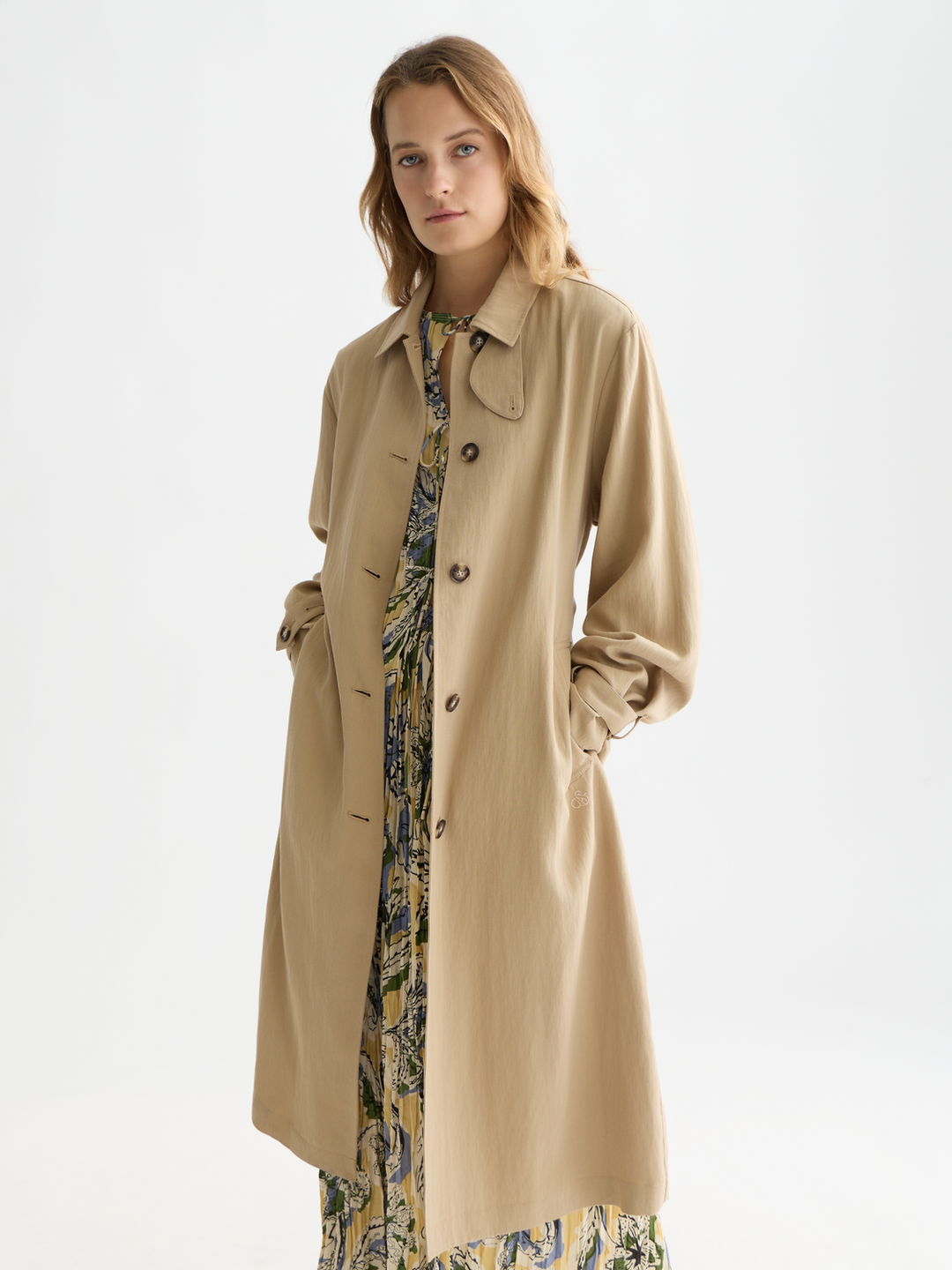 Flowy trenchcoat