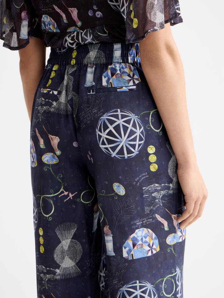 Gia Mid rise wide leg elasticated trousers in block print